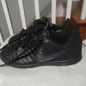 Like New ( Only Worn Once) NIKE Legend 7 Club IC Indoor Shoes Mens